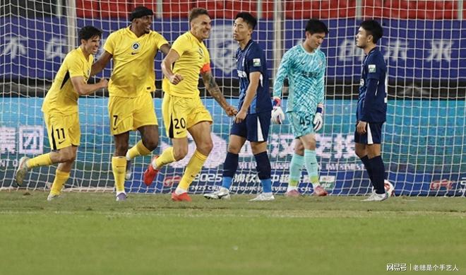 包含关键时刻武汉三镇调整名单以备欧联,扳平良机环节打磨,管理层满意,年轻球员得到机会的词条 包含关键时刻武汉三镇调整名单以备欧联,扳平良机环节打磨,管理层满意,年轻球员得到机会的词条