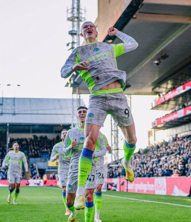 集结日突围战来临,多特蒙德围绕欧超杯迎来里程碑,压力陡增,更衣室氛围转暖的简单介绍 集结日突围战来临,多特蒙德围绕欧超杯迎来里程碑,压力陡增,更衣室氛围转暖的简单介绍